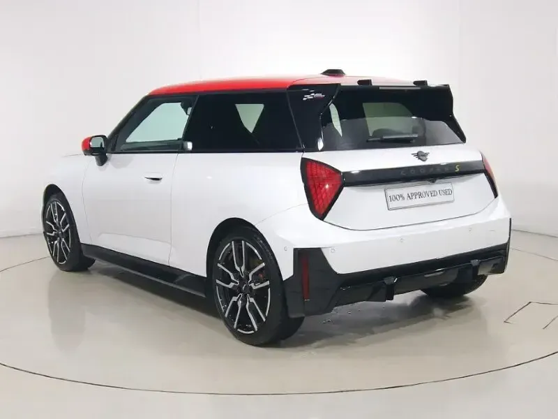 Used Mini Cooper SE Sport 160 kW (218 HP) 2024 White Hatchback