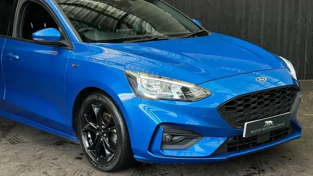 Used Ford Focus ST-Line 125 HP (91 kW) 2018 Blue Hatchback