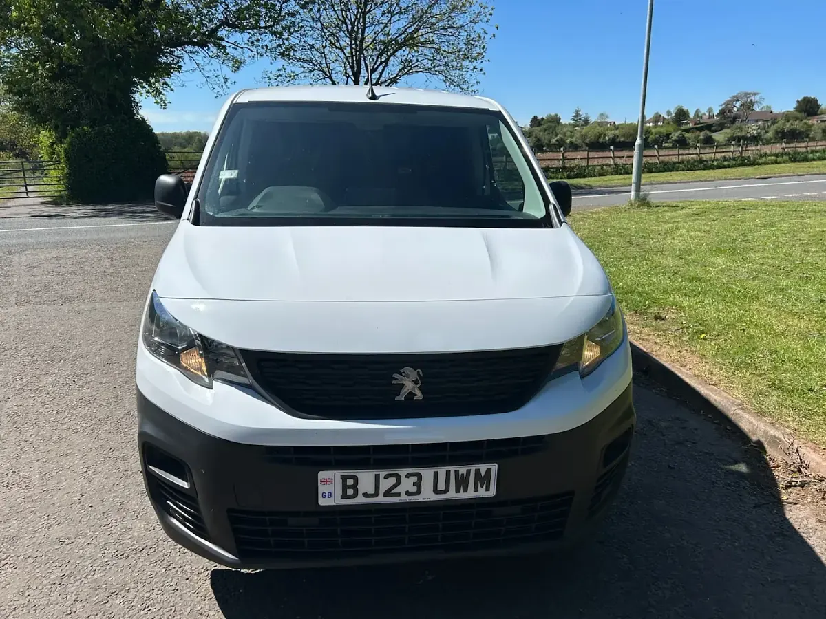 Used Peugeot Partner Premium 131 HP (96 kW) 2023 White MPV