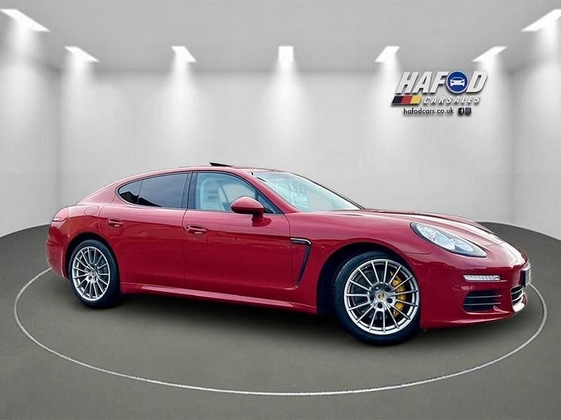 Used Porsche Panamera 2014 Red Hatchback