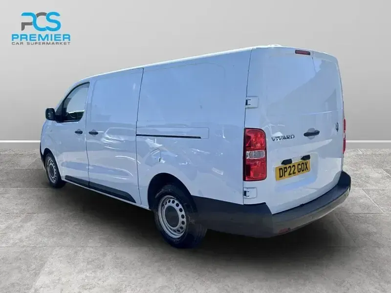 Second-hand Vauxhall Vivaro 100 CP (73 kW) 2022 Alb Monovolum