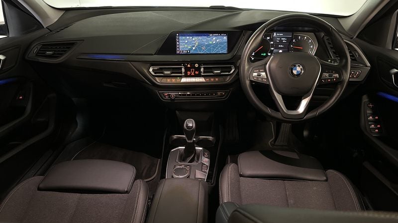 Used BMW 118 Sport Line 138 HP (101 kW) 2020 Blue Hatchback