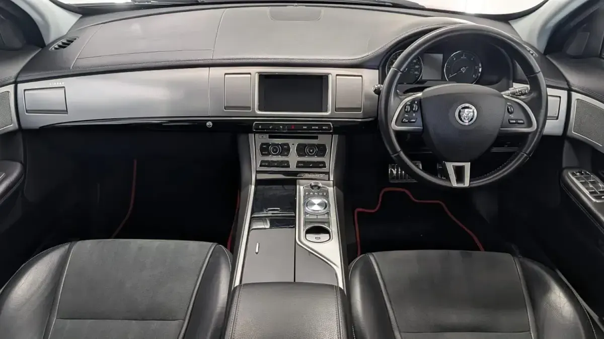 Używany Jaguar XF S 2012 Czerwony Sedan/Limuzyna