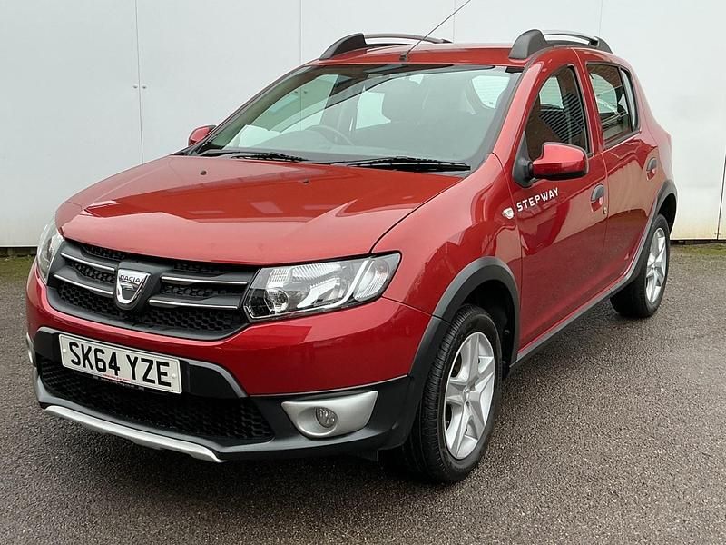 Used Dacia Sandero Lauréate 90 HP (66 kW) 2014 Red Hatchback