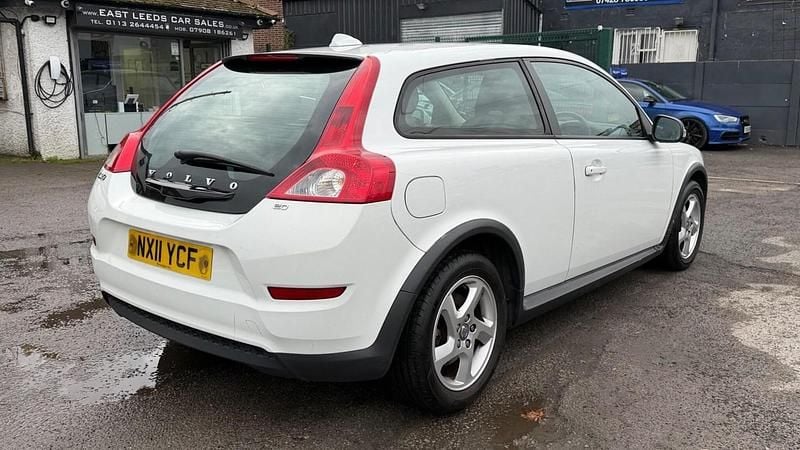 Used Volvo C30 145 HP (106 kW) 2011 White Hatchback