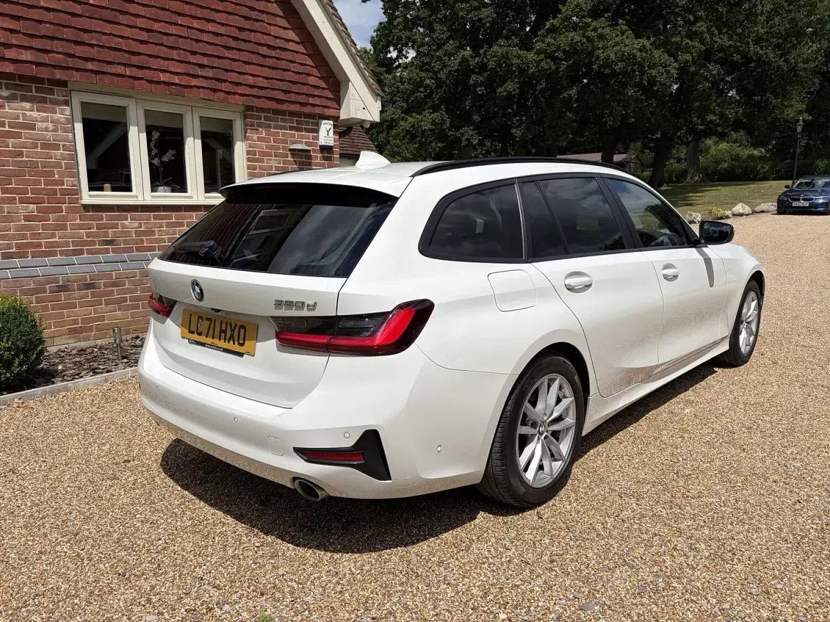 Used BMW 320 Comfort Edition 187 HP (137 kW) 2022 White Estate