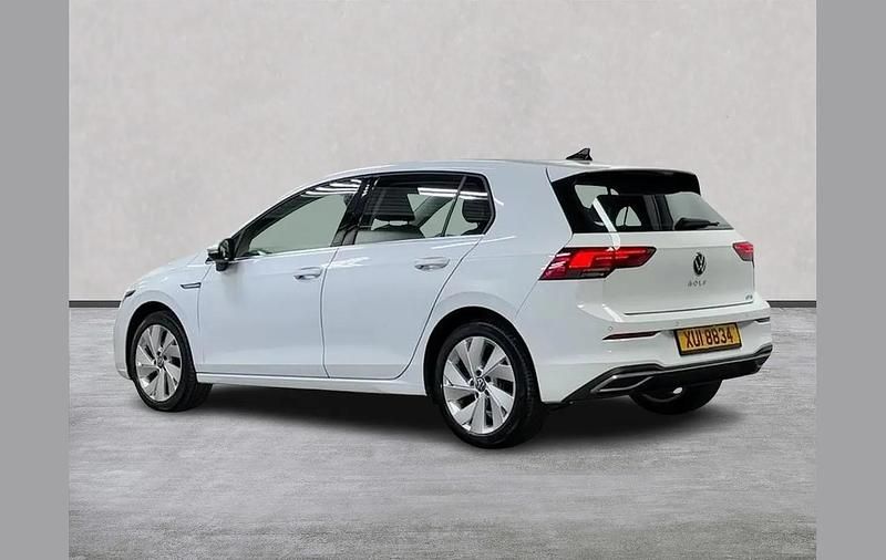 Second-hand VW Golf VIII Style 150 CP (110 kW) 2021 Alb Hatchback
