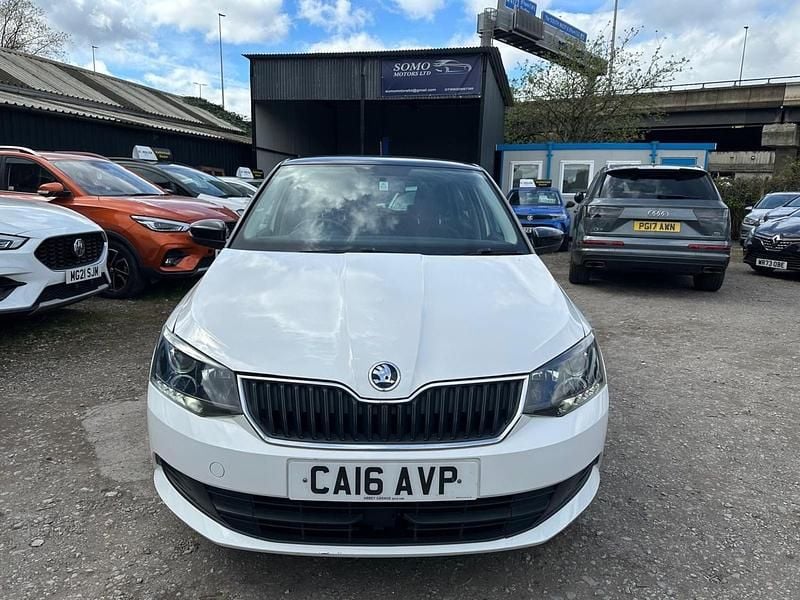 Used Skoda Fabia Colour Edition 90 HP (66 kW) 2016 White Hatchback