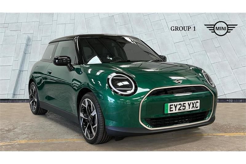 Green New 2025 Mini Cooper Exclusive Hatchback | £31,495 (Expensive) - Image 1/4