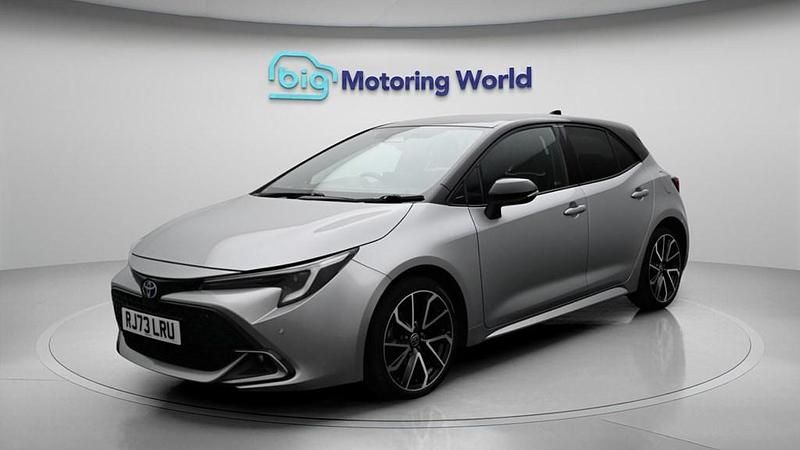 Used Toyota Corolla 140 HP (102 kW) 2023 Silver Hatchback