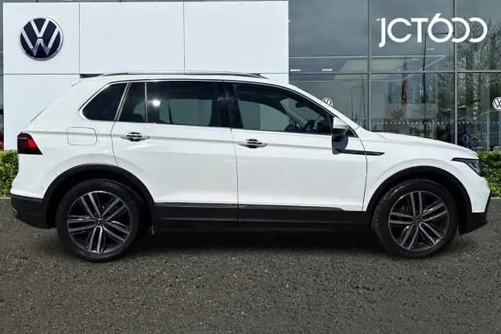 Usado VW Tiguan Elegance 150 HP (110 kW) 2022 Branco SUV