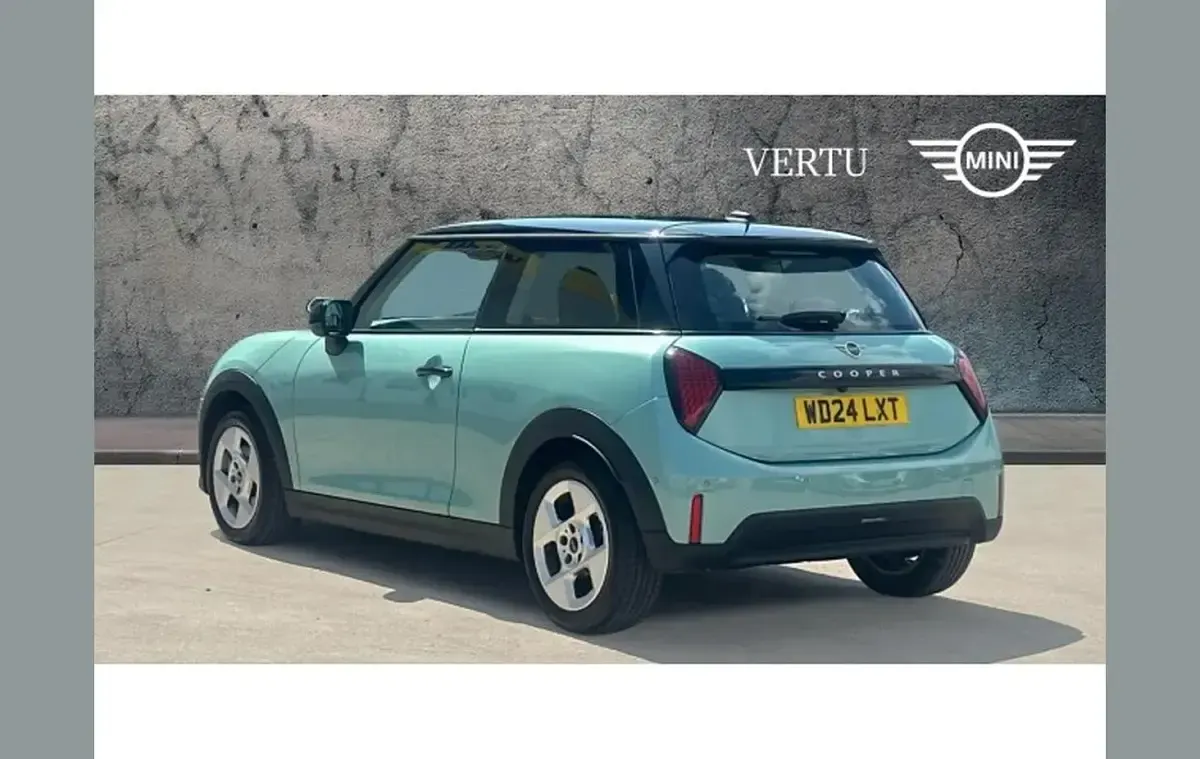 Used Mini Cooper Hatch 156 HP (114 kW) 2024 Green Hatchback