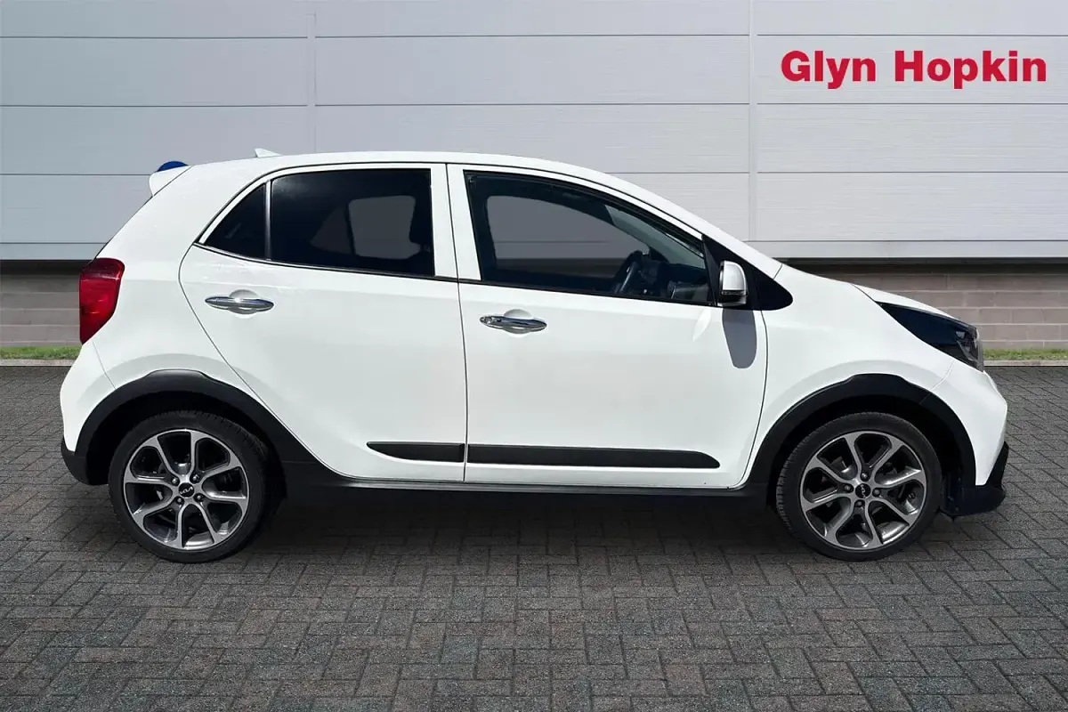 Used Kia Picanto X-Line 67 HP (49 kW) 2023 White Hatchback