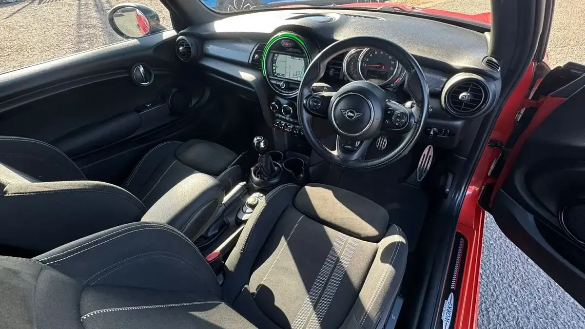 Used Mini Cooper Hatch 134 HP (98 kW) 2019 Orange Hatchback