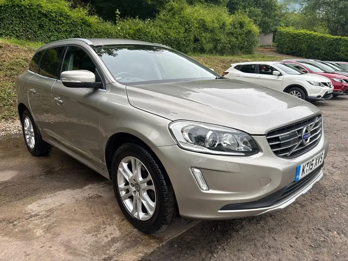 Used Volvo XC60 SE Lux 190 HP (139 kW) 2015 Gold SUV