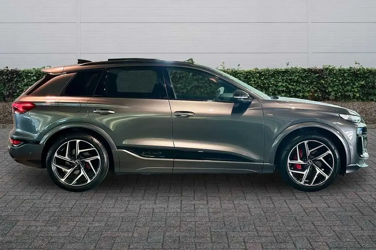 New Audi Q6 e-tron Comfort 185 kW (252 HP) 2026 Grey SUV