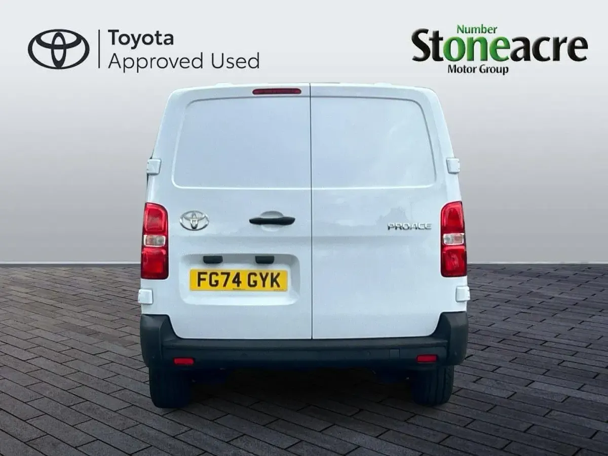 Used Toyota Proace 145 HP (106 kW) 2023 White MPV