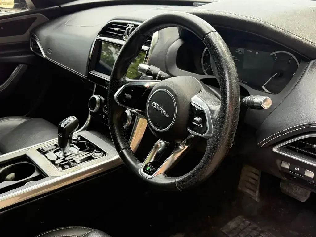 Used Jaguar XE R-Dynamic 180 HP (132 kW) 2019 Black Sedan