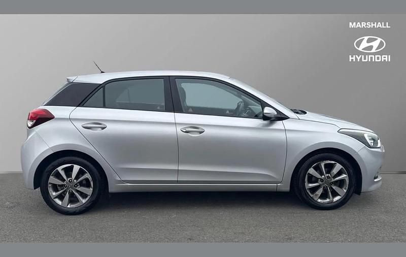Used Hyundai i20 SE 83 HP (61 kW) 2016 Silver Hatchback