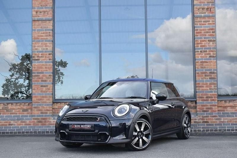 Blue/black Used 2021 Mini Cooper S Exclusive Hatchback | £22,250 (Fair price) - Image 1/4
