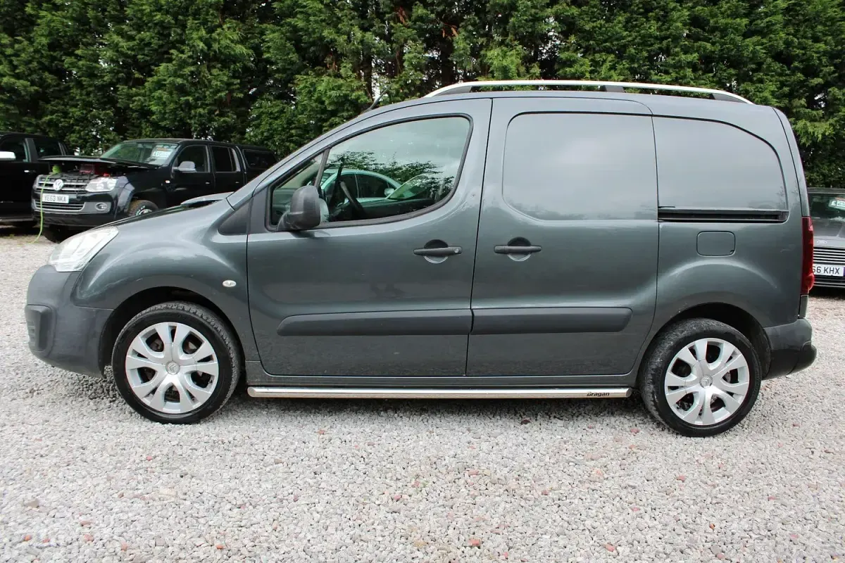 Used Citroën Berlingo 100 HP (73 kW) 2017 Grey MPV