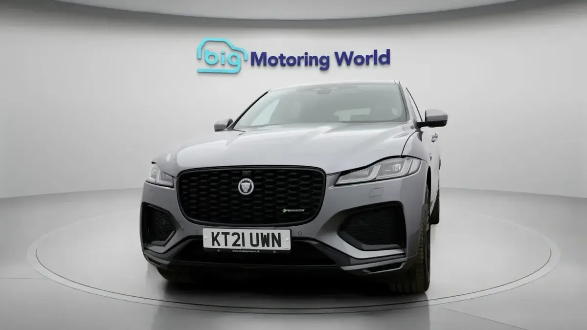 Begagnad Jaguar F-Pace R-Dynamic 204 HK (150 kW) 2021 Grå SUV