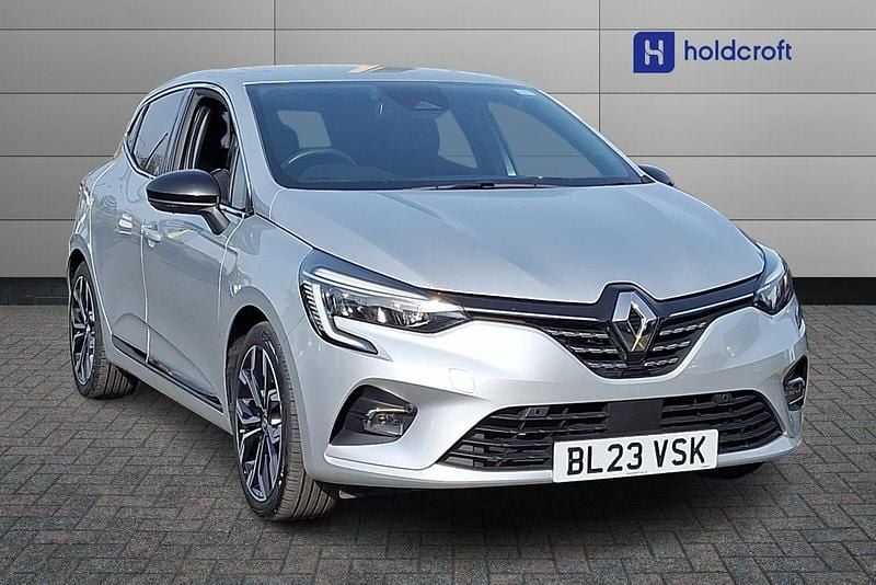 Used Renault Clio V 145 HP (106 kW) 2023 Metallic  mercury  Hatchback