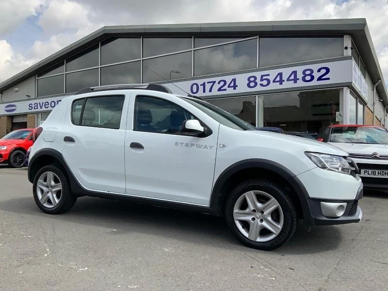 White Used 2016 Dacia Sandero Ambiance Hatchback | £5,588 (Fair price) - Image 1/4