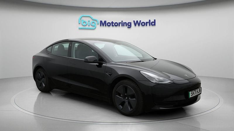 Black Used 2021 Tesla Model 3 Standard Range Plus Sedan | £19,100 (Fair price) - Image 1/4