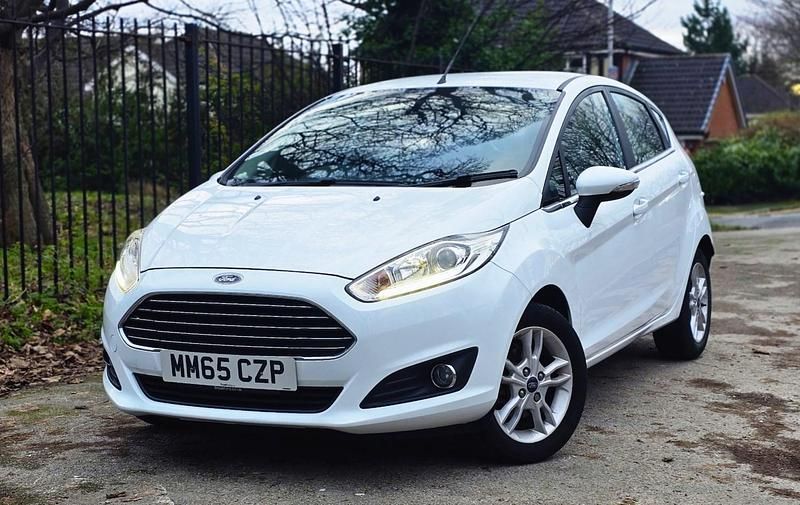 Used Ford Fiesta Zetec 2015 White Hatchback