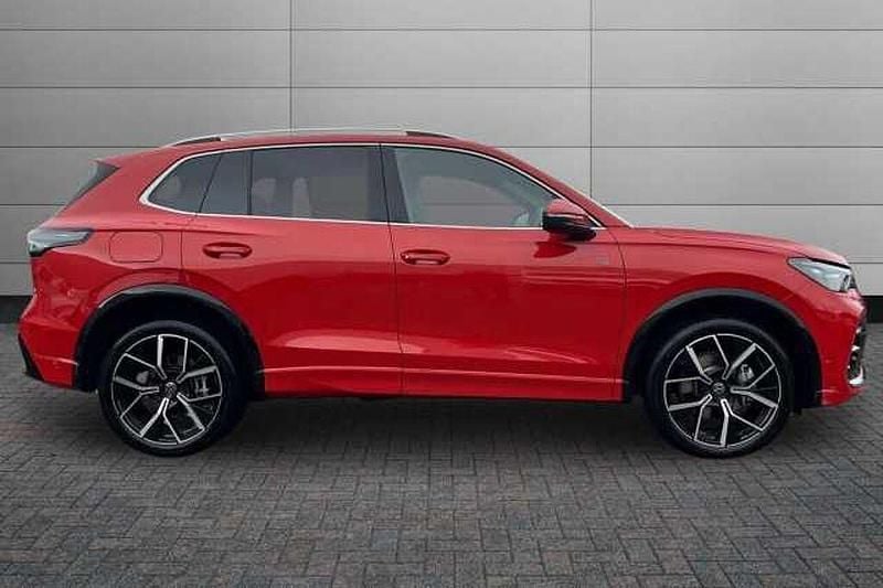 Used VW Tiguan R-line 272 HP (200 kW) 2025 Persimmon red SUV