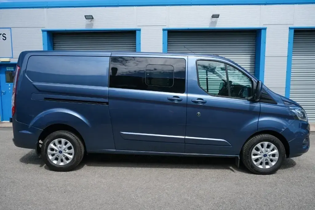 Used Ford Transit Custom Limited 170 HP (125 kW) 2022 Blue Van