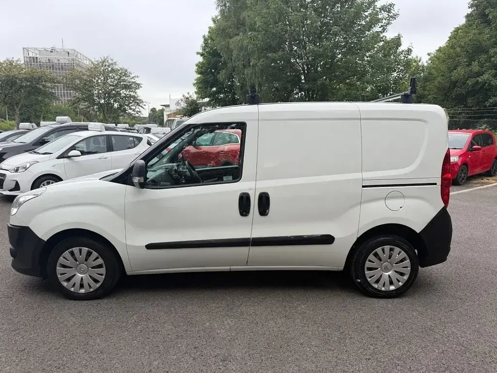Used Fiat Doblò S 90 HP (66 kW) 2012 White MPV