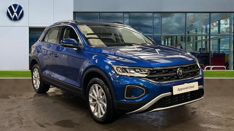 Ravenna blue metallic New 2025 VW T-Roc Life SUV | £27,274 (Super price) - Image 1/4