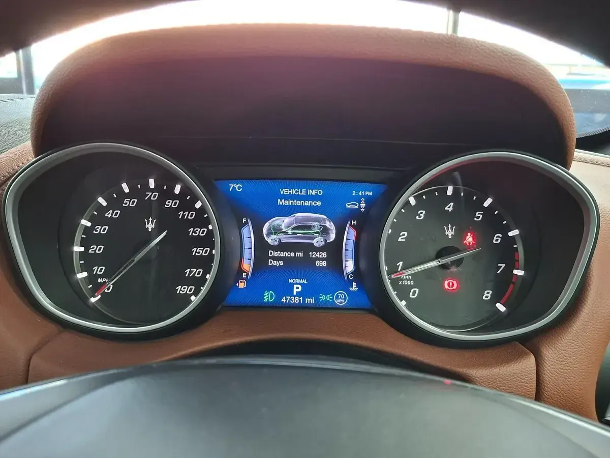 Begagnad Maserati Levante 2020 Grå SUV