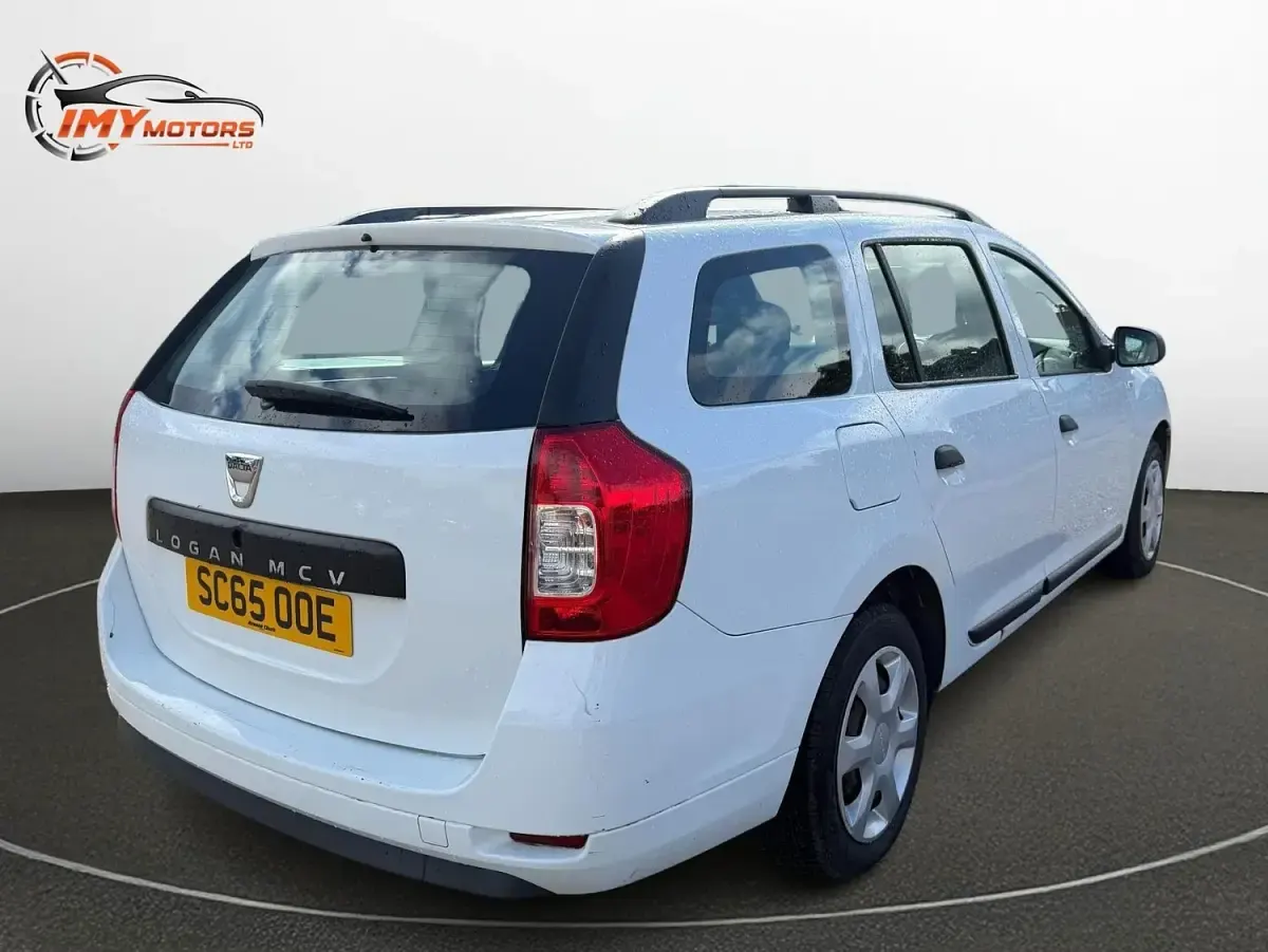 Used Dacia Logan MCV Ambiance 90 HP (66 kW) 2015 White Estate