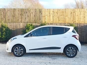 Used Hyundai i10 Premium 87 HP (63 kW) 2017 White Hatchback