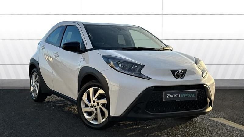Used Toyota Aygo X PURE 72 HP (52 kW) 2024 White SUV