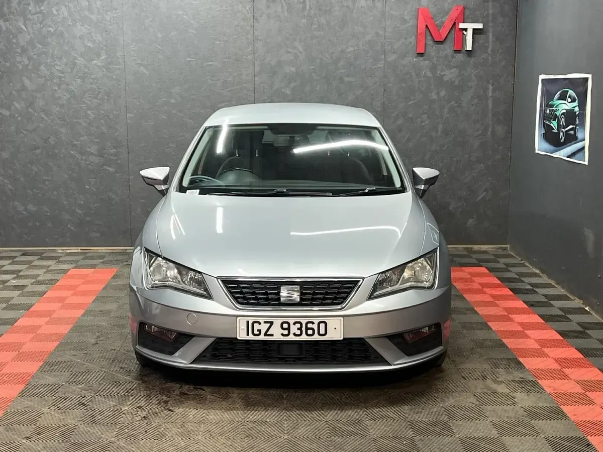 Used Seat Leon SE Technology 110 HP (80 kW) 2018 Silver Hatchback