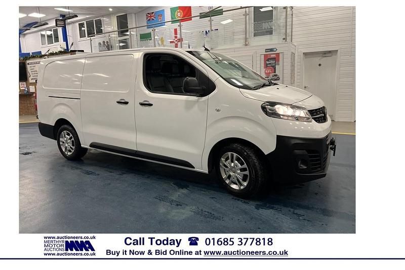 Used Vauxhall Vivaro S 100 HP (73 kW) 2021 White MPV