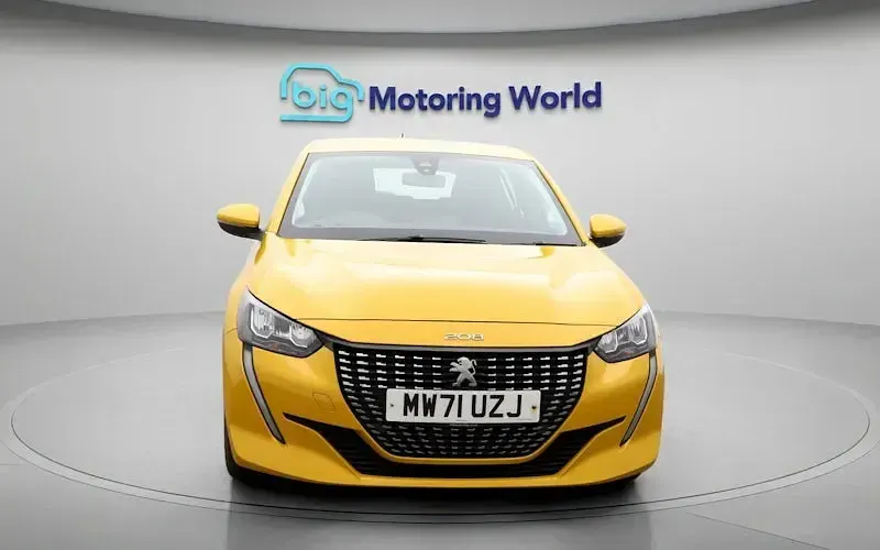 Usado Peugeot 208 Active Premium 102 HP (75 kW) 2022 Amarelo Citadino