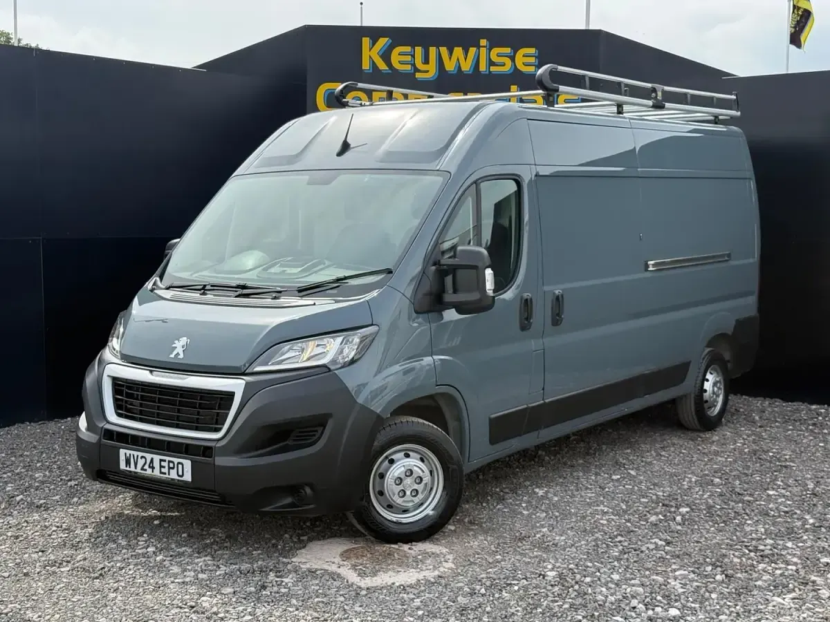 Used Peugeot Boxer Premium 140 HP (102 kW) 2024 Grey Van