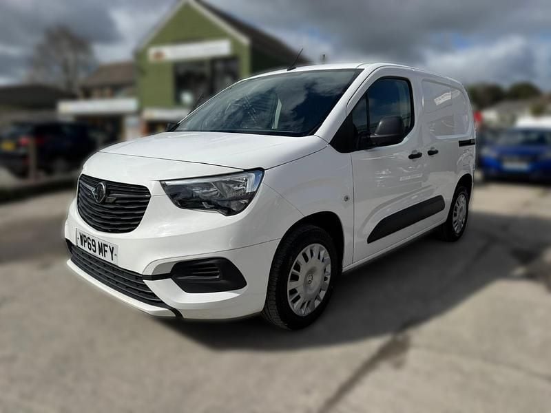 Used Vauxhall Combo Sportive 100 HP (73 kW) 2019 White MPV