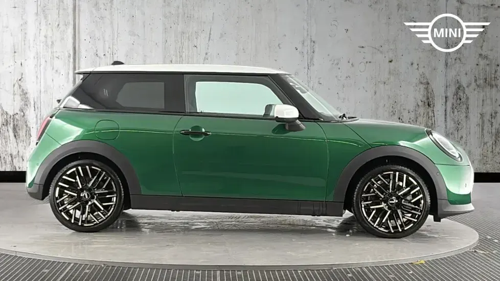 Used Mini Cooper Hatch 113 kW (154 HP) 2025 Green Hatchback