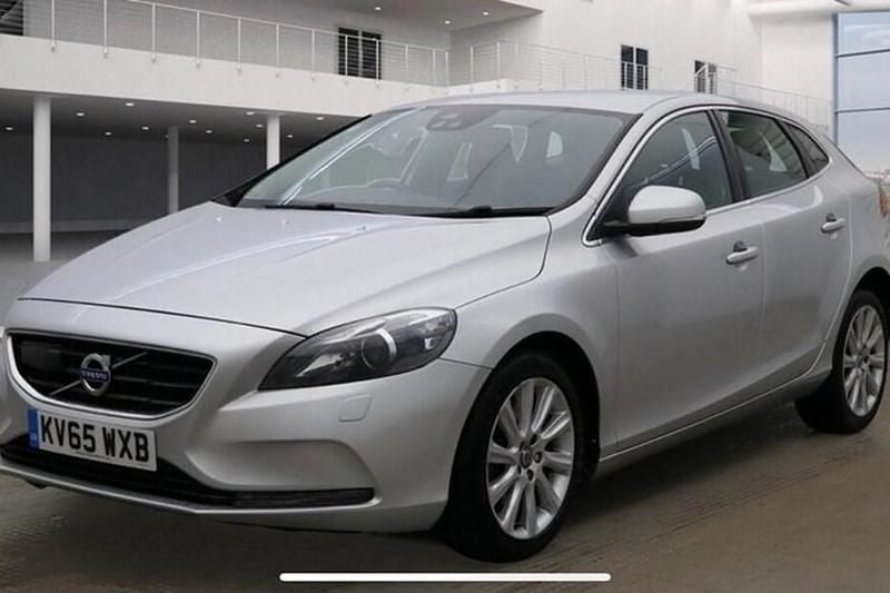 Silver Used 2015 Volvo V40 SE Lux Hatchback | £9,995 (Fair price) - Image 1/1