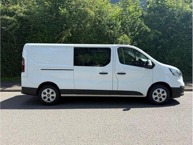 New Renault Trafic 2025 White MPV