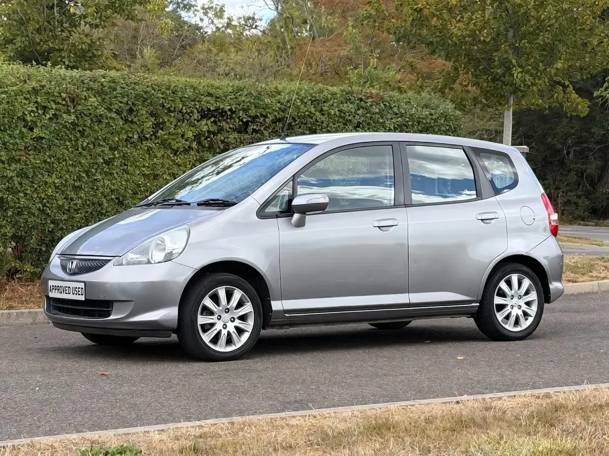 Used Honda Jazz SE 83 HP (61 kW) 2005 Silver Hatchback