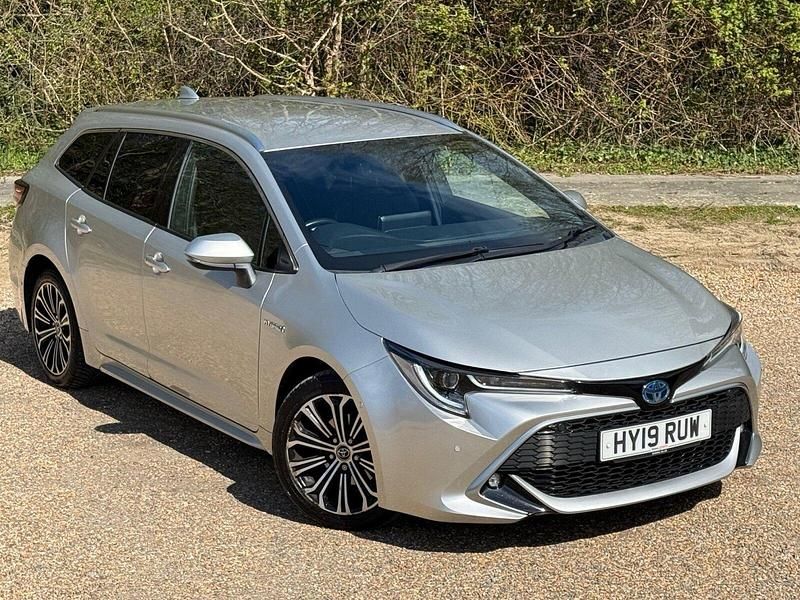 Used Toyota Corolla 122 HP (89 kW) 2019 Sterling silver Estate