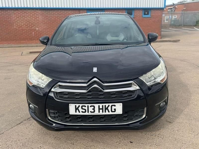 Begagnad Citroën DS4 2013 Svart Halvkombi