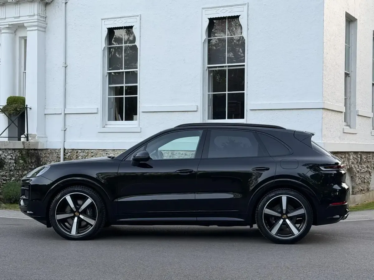 Begagnad Porsche Cayenne 2024 Svart SUV